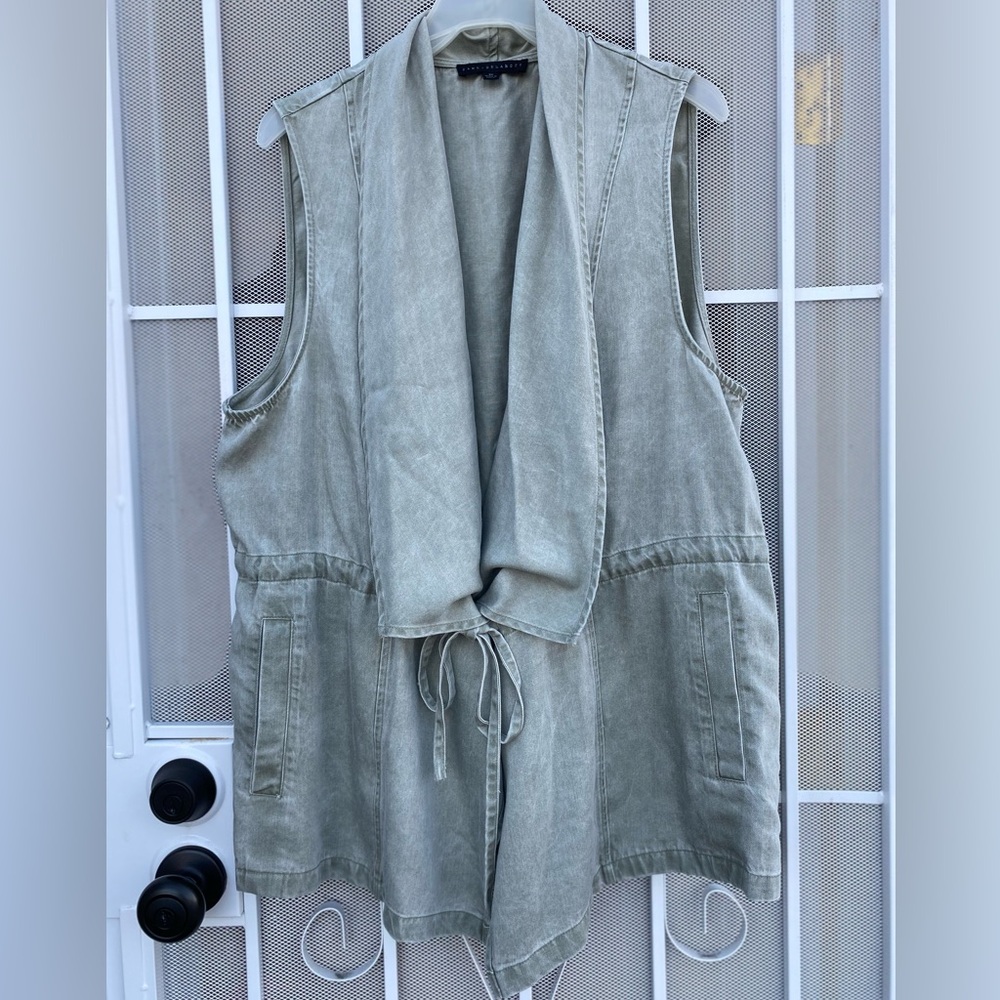Jane and Delancey 2x sage Green Vest - Picture 6 of 6